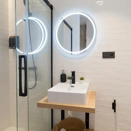 Amplio Y Moderno Con Tarima Refrescante By Staynnapartments