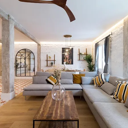 Amplio Y Moderno Con Tarima Refrescante By Staynnapartments Bilbao