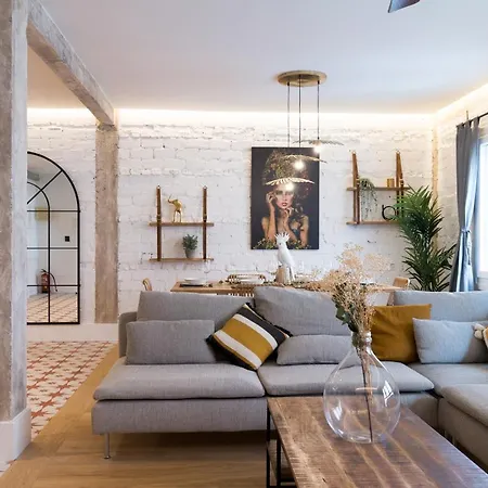 Amplio Y Moderno Con Tarima Refrescante By Staynnapartments