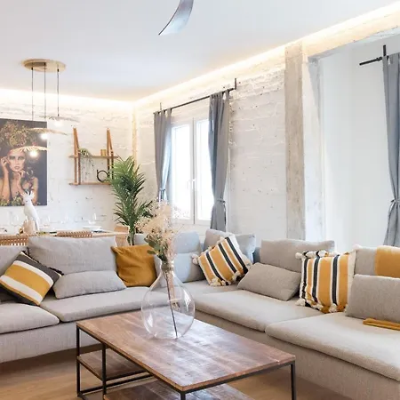 Amplio Y Moderno Con Tarima Refrescante By Staynnapartments * Bilbao