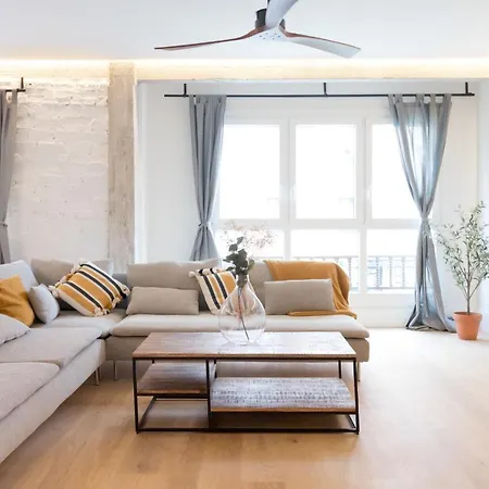Amplio Y Moderno Con Tarima Refrescante By Staynnapartments Apartment