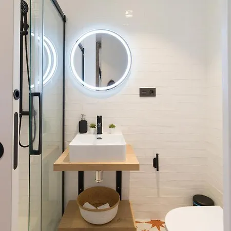 Amplio Y Moderno Con Tarima Refrescante By Staynnapartments